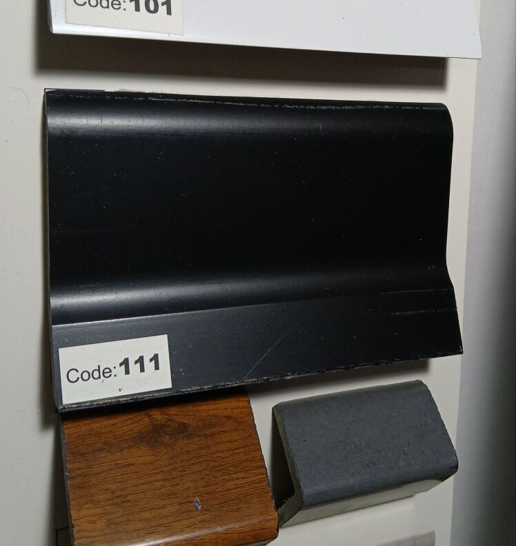 قرنیز مشکی پی وی سی