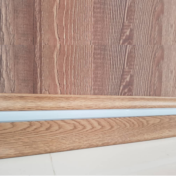 قرنیز نوری طرح چوب