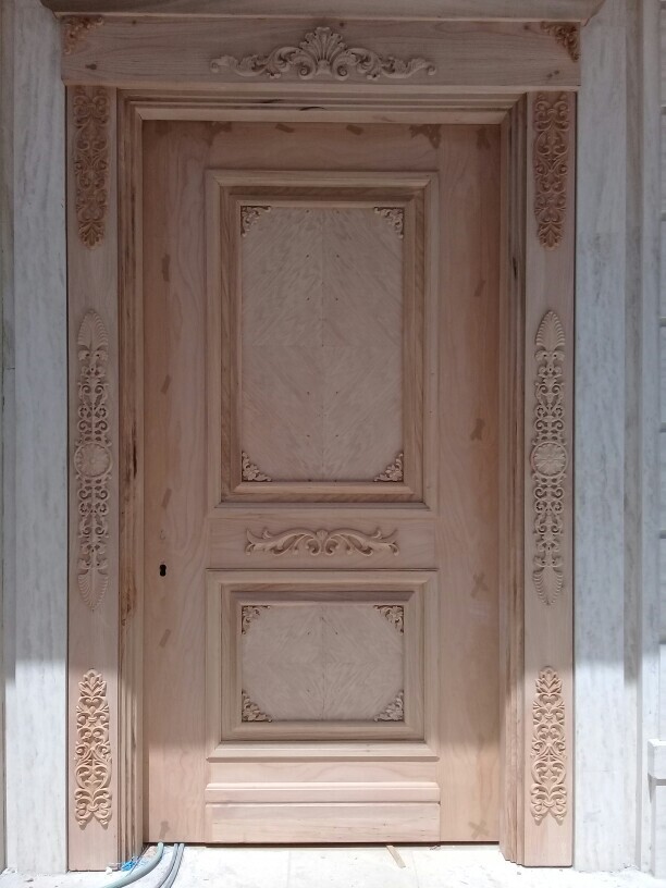 درب ورودی ساختمان کلاسیک