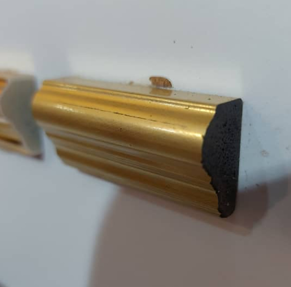 قاب بندی دیوار پذیرایی مدرن